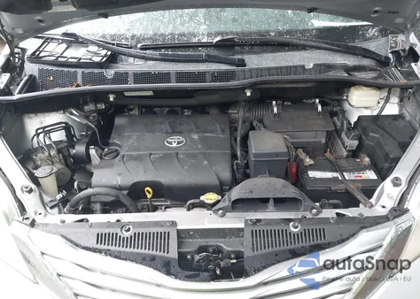 2011 Toyota Sienna Limited z USA, uszkodzony, nr VIN 5TDDK3DC1BS002387